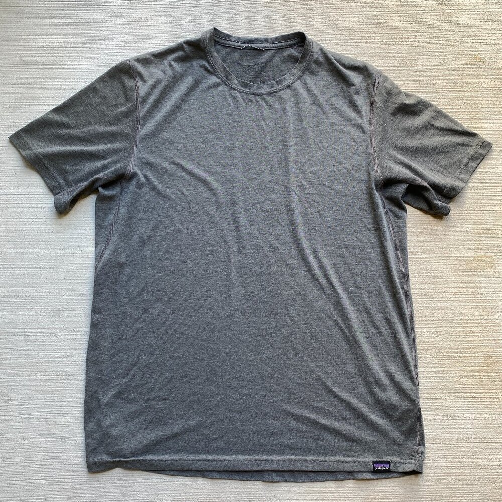 Patagonia T-Shirt Mens Medium Capilene Cool Trail Short Sleeve Hiking Gray